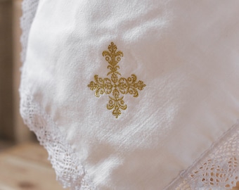 Personalisiertes Tauftuch: Gesticktes Kreuz, Spitze mit Kapuze Flanell