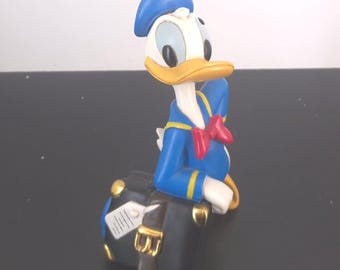 Extremely rare! Vintage Donald Duck statue. Dates back to 1990s.