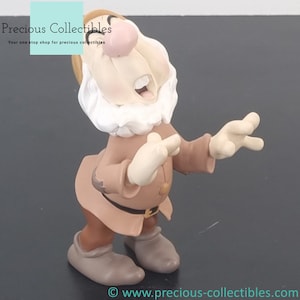 Rare! Vintage statue of Sneezy of Snow White from the Seven Dwarfs. A Walt Disney collectible.