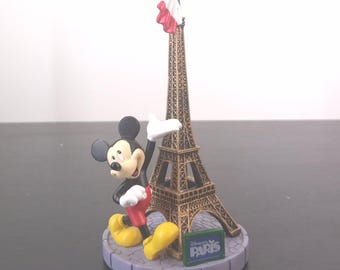 Extremely rare! Vintage Mickey Mouse figurine. Dates back to 1992 (Opening year Disneyland Paris). At the Eiffel Tower.