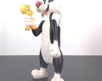 Extremely Rare! Vintage Sylvester and Tweety figurine. A Sylvester and Tweety big fig. This statue was sculpted by Peter Mook.