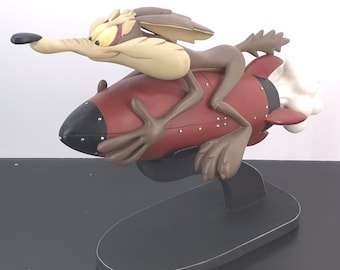 Impossible Find! Extremely rare statue of Wile E. Coyote on a rocket. Special version with a base for standing display in style.