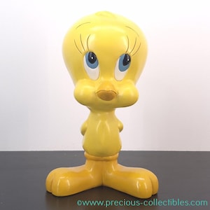 Extremely Rare! Vintage Tweety Bird Mid Fig Comes in the original box. Warner Bros Studio Store exclusive. Buy now. Global Shipping.