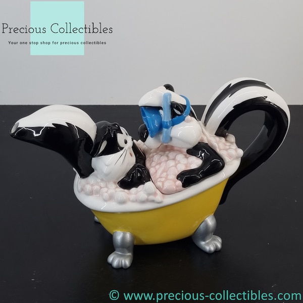 Extremely rare! Vintage Pepé Le Pew and Penelope Pussycat teapot. Made in the 1990's. Looney Tunes collectibles by Warner Bros