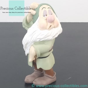 Rare! Vintage statue of Sleepy of Snow White from the Seven Dwarfs. A Walt Disney collectible.