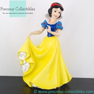 Extremely Rare! Vintage statue of Snow White from the Seven Dwarfs. A Walt Disney collectible.