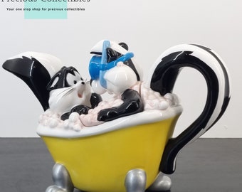 Extremely Rare! Vintage Pepé Le Pew and Penelope Pussycat Teapot