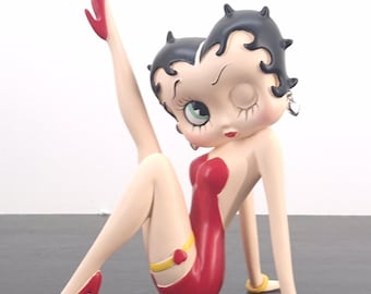 Extremely rare! Vintage Betty Boop leg up collectible statue. Produced by Rutten in license of King Features.