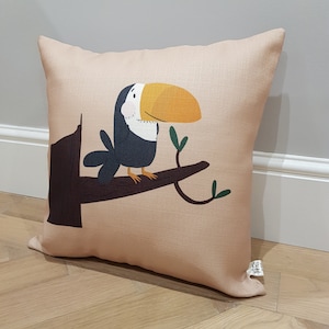 TOUCAN KISSENBEZUG, Babyzimmer Kinderzimmer Kissen, Dschungel Kinderzimmer Dekor, Dekokissen aus Baumwolle, Dschungel Spielkissen, Dekokissen für Kleinkind