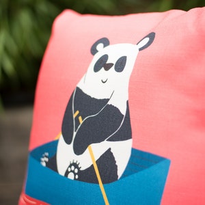 REGALO DE PANDA, almohada de panda, vivero de panda, funda de almohada para niños, cojín de guardería, cojín de sala de juegos, rosa coral, almohada animal con estampado de panda