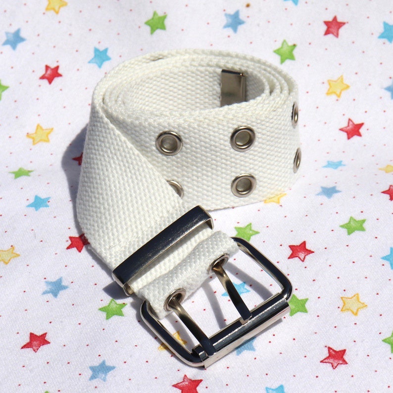 White grommet belt