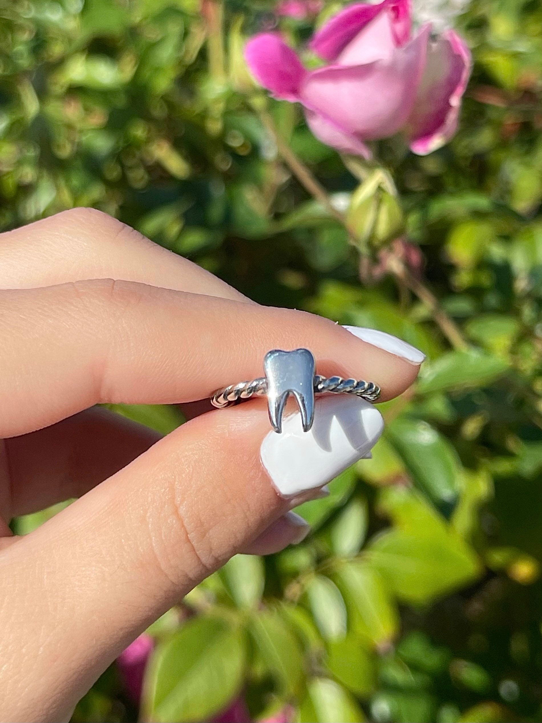 Silver store tooth ring