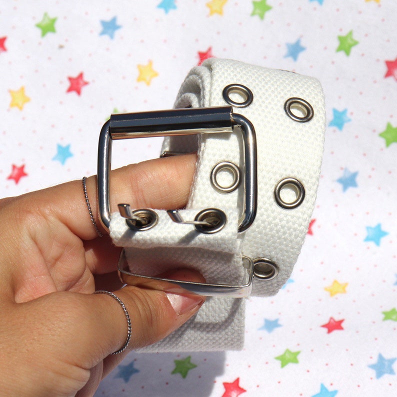 White grommet belt