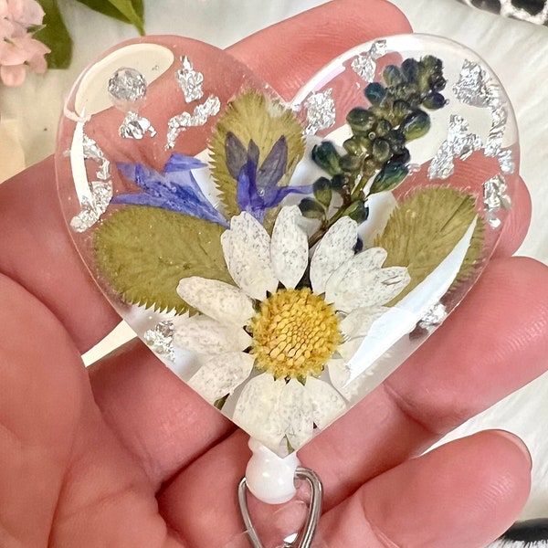Cute Pressed Flower Nurse Badge Reel, Custom Resin Spring Floral Retractable ID Name Badge Holder, Fun Summer Gift for Friend