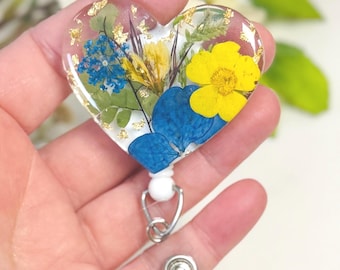Cute Flower Badge Reel, Floral ID Badge Clip Holder, Retractable Beaded Badge Buddy, Summer Healthcare Gift for Nurse, Teacher, Boho Lanyard