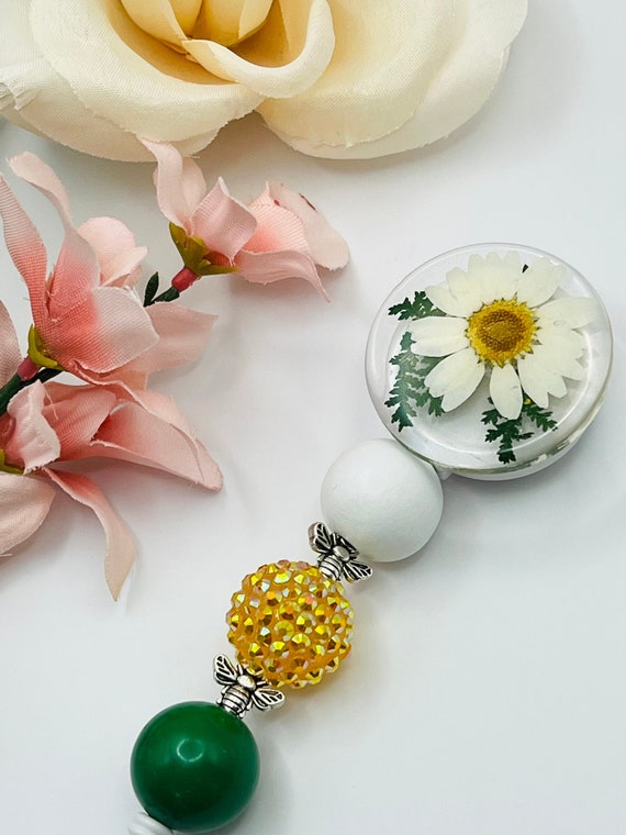 Cute Daisy Pressed Flower Nurse Badge Reel, Resin Medical Accessories,  Pretty Boho Beaded Badge Buddy, Floral Retractable Name ID Holder 