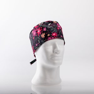 Chirurgische Mütze dunkelgrün mit Blumen Fantasie & Muster