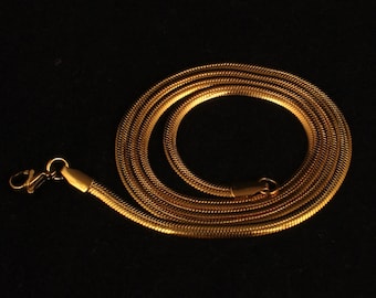 Halsband med gyllene kedja: Unisex designersmycken