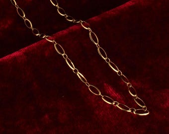 Flätat gyllene kedjehalsband: Unisex designersmycken med länkar