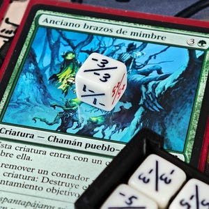 Magic The Gathering mini MTG Dice Counter (10 dice pack, positive +1/+1 and negative -1/-1)