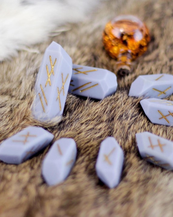 Runic D6 and D4  Dice Set for Dungeons and Dragons lovers