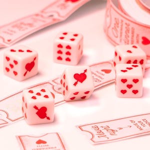 スウィートハートダイスセット – ピンクの6面ダイス、ハートの刻印入り、テーブルトークRPG＆ボードゲーム用