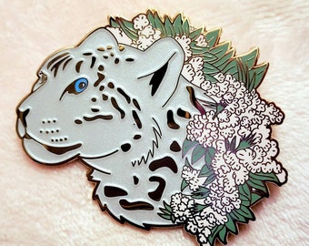 Floral snowleopard enamel pin
