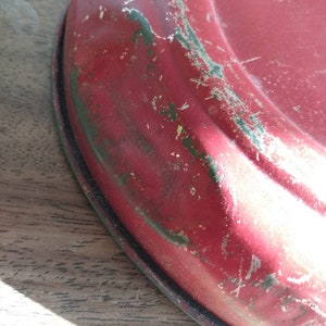 Large red and white vintage flour storage tin immagine 8