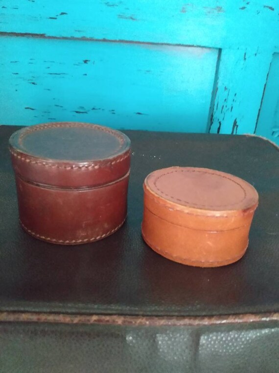 Two lovely old hide stud/cufflink boxes - image 3