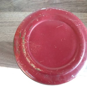 Large red and white vintage flour storage tin immagine 3