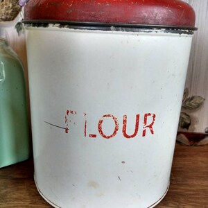 Large red and white vintage flour storage tin immagine 2
