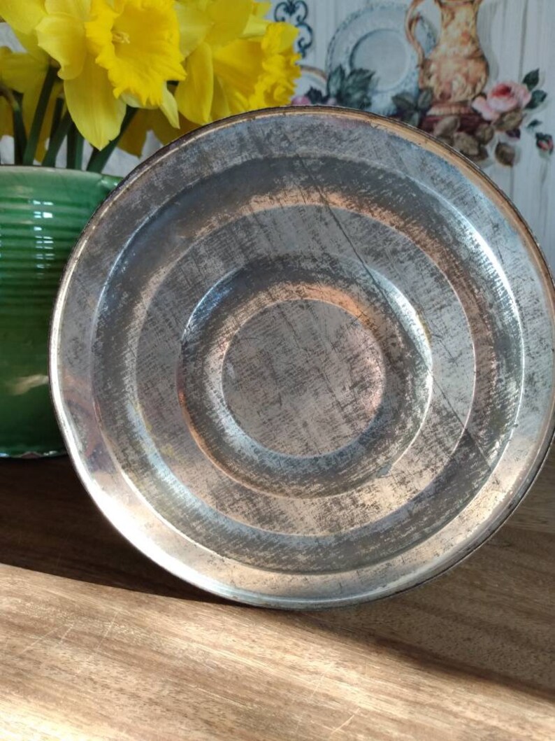 Large red and white vintage flour storage tin immagine 5