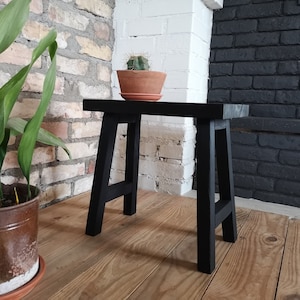 Nachttisch Yakisugi Burned Oak Hocker Nachttisch Tisch für Schlafzimmer Pflanzentisch Holzhocker schwarz massives Eichenholz Pflanzenzubehör