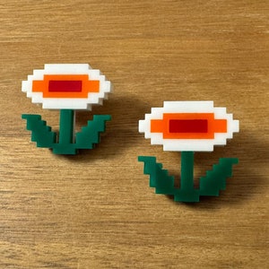 Mario Fire Flower-oorbellen | Gepixelde 8-bit game-sieraden | Retro Gamer Post-oorbellen