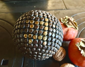Ancienne Boule De Pétanque Lyonnaise Cloutée – Monogramme BC