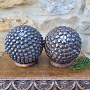 Ancienne Boule De Pétanque Lyonnaise Cloutée – Monogramme BC
