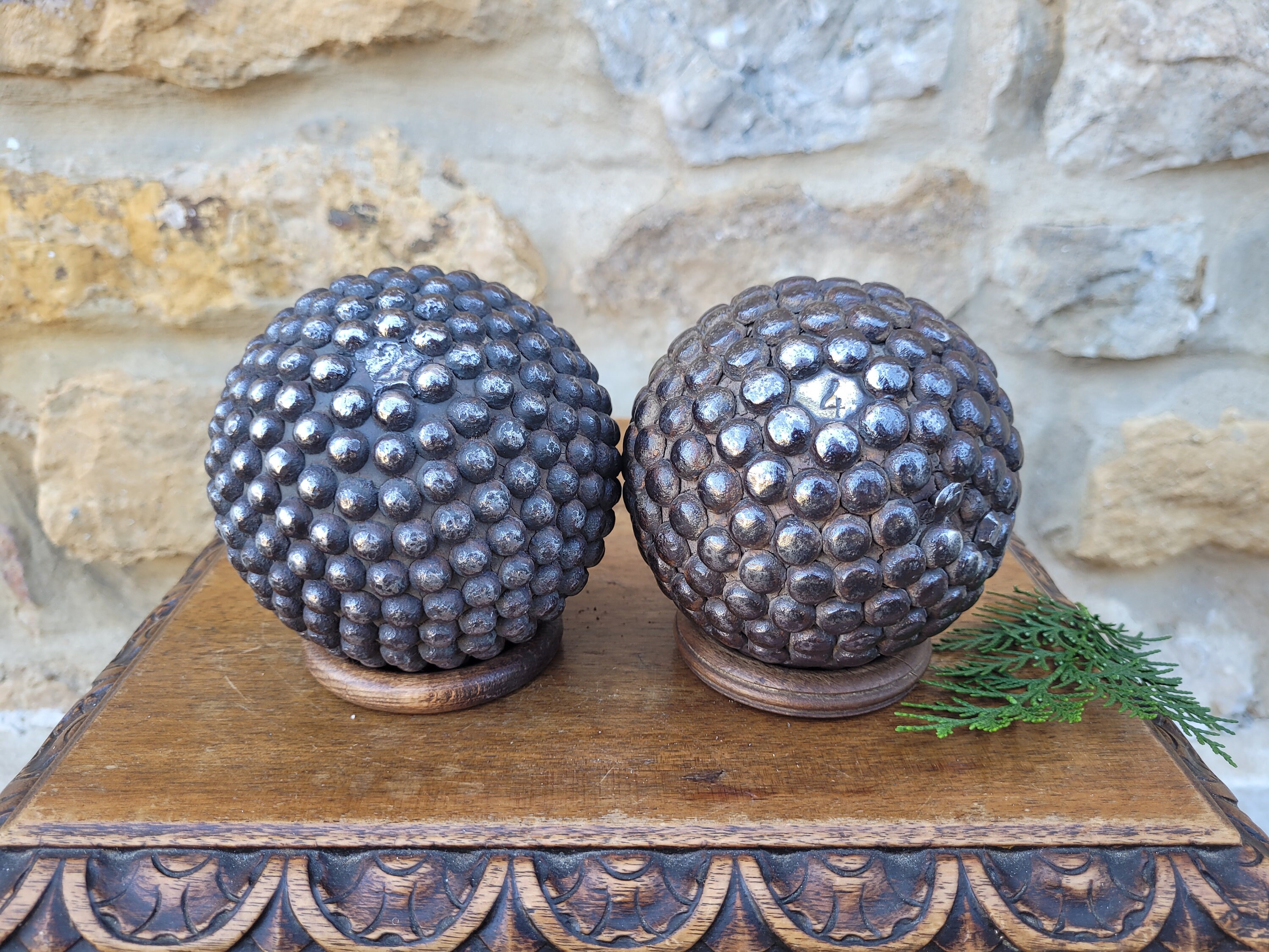 Ancienne Paire De Boules De Pétanque Cloutées 3 Couleurs – Acier, France