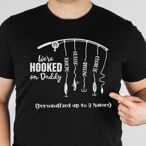 We zijn verslaafd aan papa - Aangepast vaderdagshirt - vadervisshirt - eerste vaderdag - vadervisdag - vader visser verjaardagscadeau
