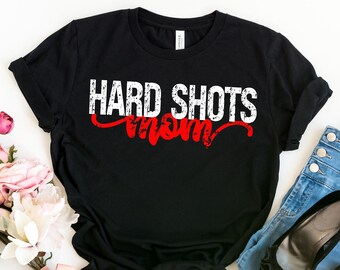 Hard Shots Mom Baseball Shirt - Camisa de béisbol para mujeres - Camisa deportiva - Camiseta deportiva para mamás - Softbol Mom Top - Camiseta de deportes escolares