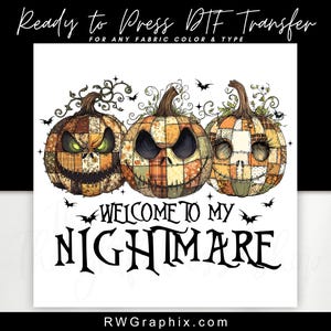Może przedstawiać: Halloweenowy wzór transferu DTF z trzema patchworkowymi dyniami z przerażającymi twarzami. Tekst "WELCOME TO MY NIGHTMARE" jest wyświetlany poniżej. Projekt zawiera nietoperze i winorośl. Tekst "Ready to Press DTF Transfer" znajduje się na górze.