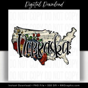Może przedstawiać: Grafika do pobrania cyfrowego przedstawiająca kontur stanu Nebraska wypełniony kwiatowymi i nutowymi wzorami. Słowo "Nebraska" jest wyraźnie wyświetlane pogrubioną, stylizowaną czcionką. Obraz zawiera tekst "Digital Download."