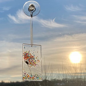 Liten fantasifull 7,5 cm solfångare i smält glas, regnbågssmycken bild 4