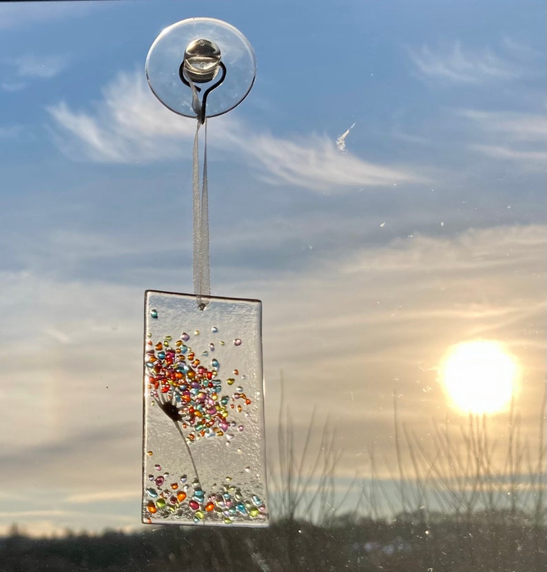Liten fantasifull 7,5 cm solfångare i smält glas, regnbågssmycken bild 4