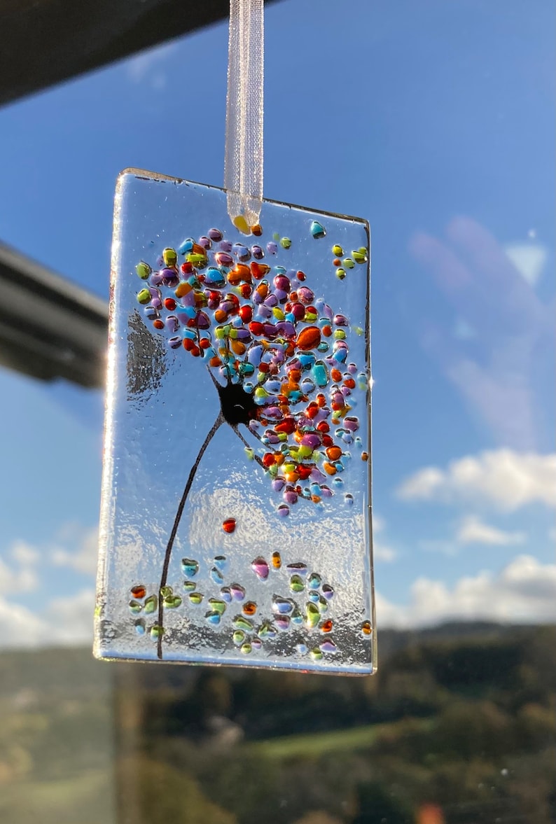 Liten fantasifull 7,5 cm solfångare i smält glas, regnbågssmycken bild 3