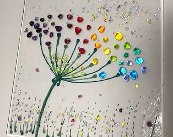 Vrolijke regenboog Allium bloem gesmolten glas kunstfoto zonnevanger en houten displaystandaard