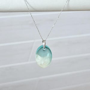 Necklace with sand in a resin pendant · Handmade with 925 sterling silver · Oval sea necklace in blue and white · Nautical jewelry – inspired by the sea