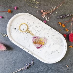 Oval tray made of casting compound – handmade decorative bowl with mirror granules