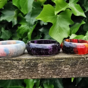 Faux Opal Ring. Irisierendes Harz. Feueropal, Regenbogen Feuer Opal, Galaxie Opal. Farbwechsel Ring (Größe K & Q)