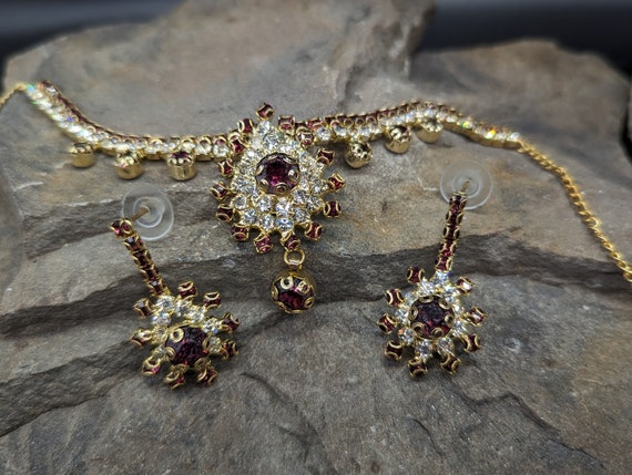 Indian Style Adjustable Necklace, Earrings. Gold Coloured Metal, Set with Burgundy and Clear Crystals.