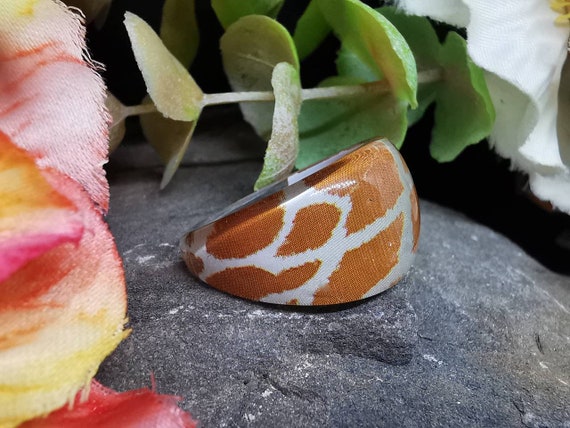 Various Vintage Animal Print Lucite Plastic Rings (Size M1/2)